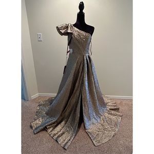 NWT Size Mac Duggal ONE-SHOULDER METALLIC BALLGOWN - Antique Bronze